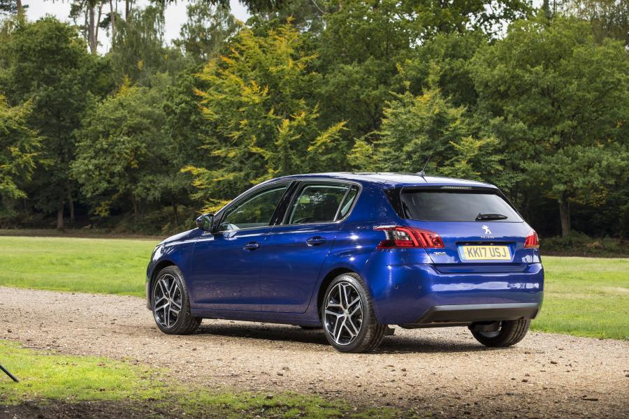  Peugeot 308 2017 года  (UK) (фото 6 из 13)